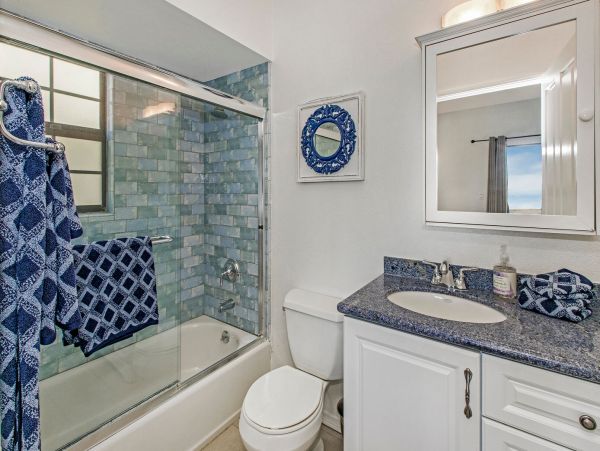 Summerland Vacation Home Four Bedroom Walk to Beach