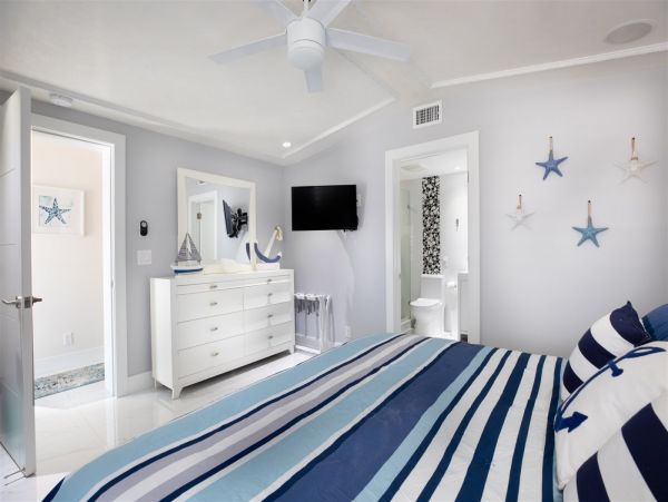 Three Bedroom Canal Front Vacation Home in Key Colony Beach