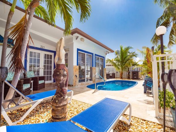 Three Bedroom Canal Front Vacation Home in Key Colony Beach