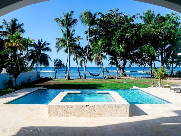 Beachfront Villa in Puerto Rico with Pool & Views