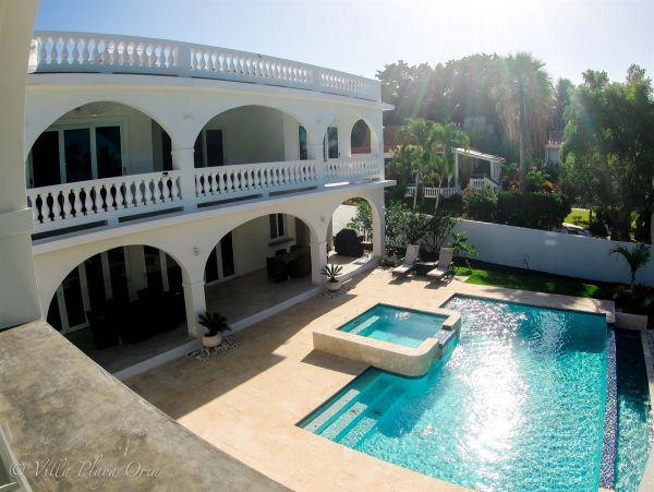Beachfront Villa in Puerto Rico with Pool & Views