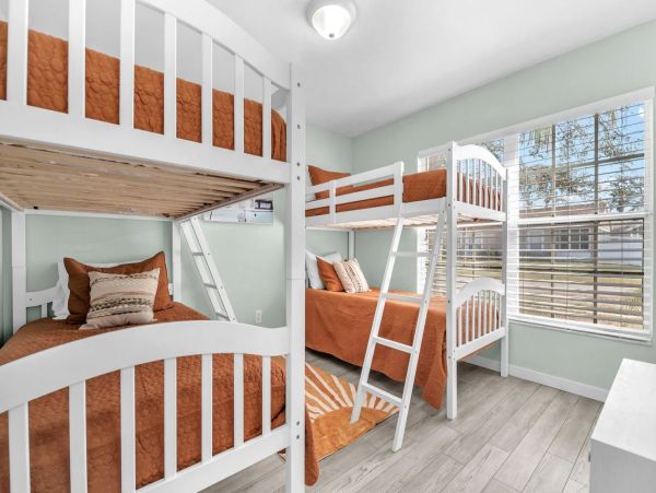 Bradenton Three Bedroom Home Private Caged Pool