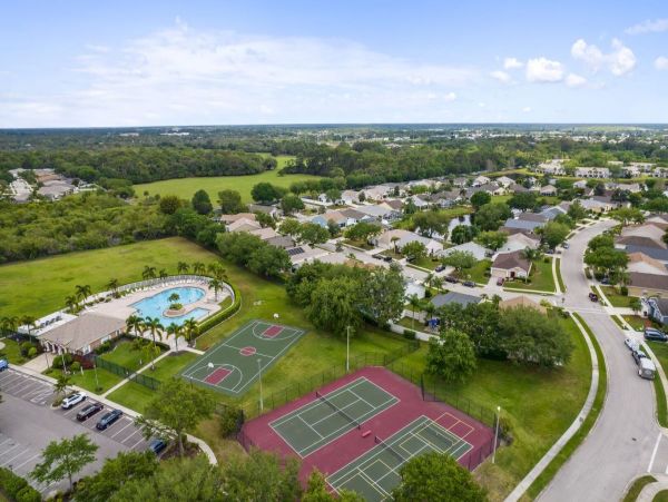 Bradenton Three Bedroom Home Private Caged Pool