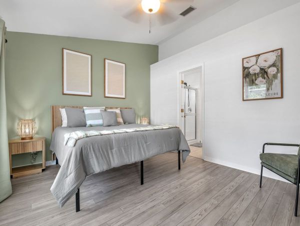 Bradenton Three Bedroom Home Private Caged Pool