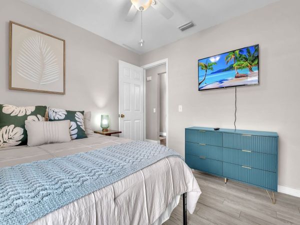 Bradenton Three Bedroom Home Private Caged Pool