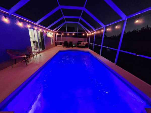 Bradenton Three Bedroom Home Private Caged Pool