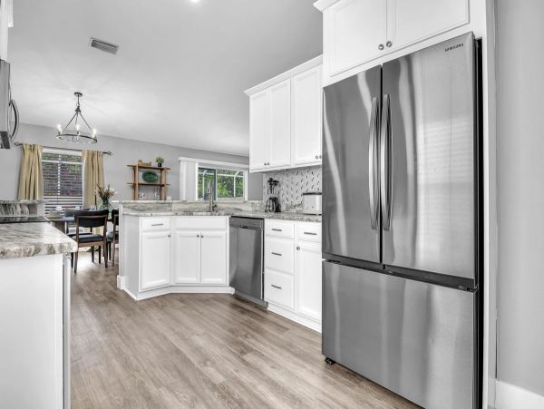 Bradenton Three Bedroom Home Private Caged Pool