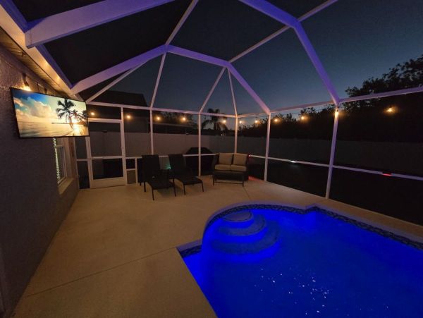 Bradenton Three Bedroom Home Private Caged Pool