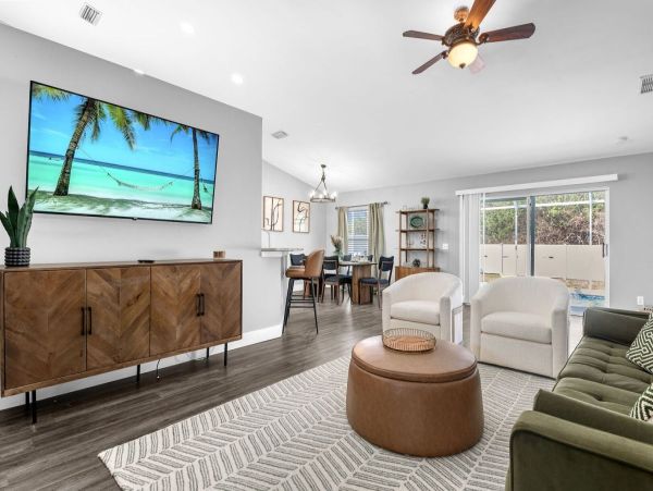 Bradenton Three Bedroom Home Private Caged Pool