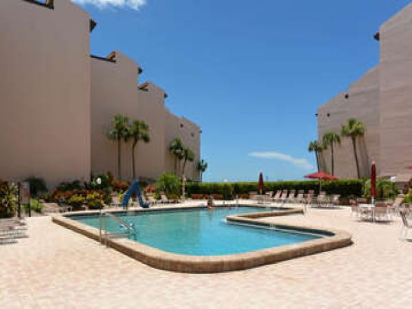 Beachfront Condo Sleeps 6
