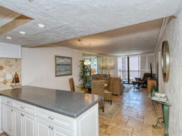 Beachfront Condo Sleeps 6