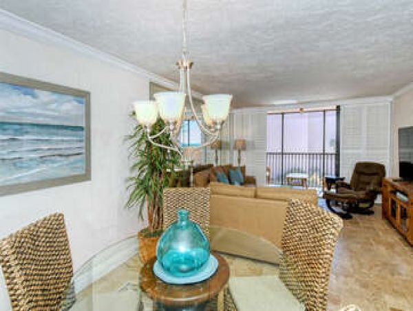 Beachfront Condo Sleeps 6