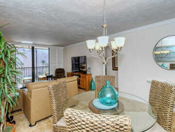 Beachfront Condo Sleeps 6