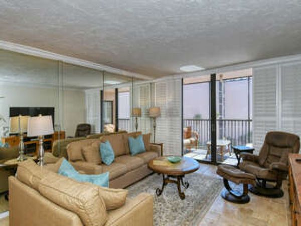 Beachfront Condo Sleeps 6