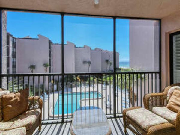 Beachfront Condo Sleeps 6