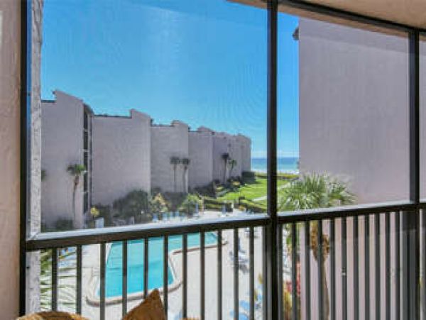 Beachfront Condo Sleeps 6