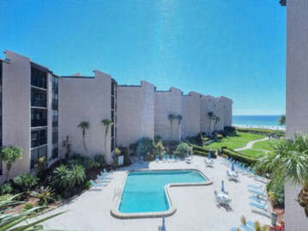 Beachfront Condo Sleeps 6