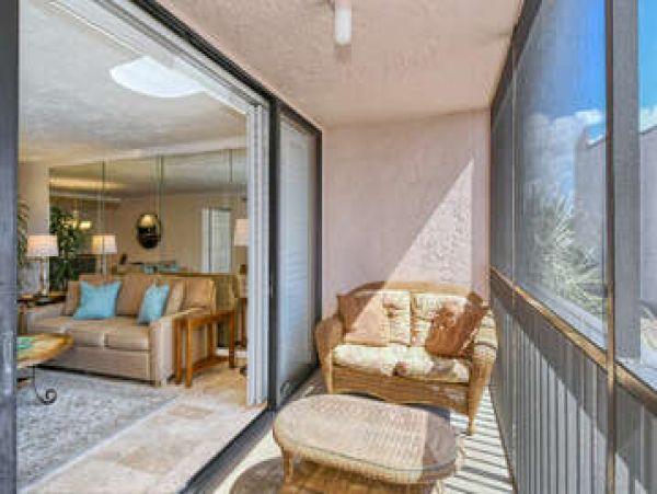 Beachfront Condo Sleeps 6