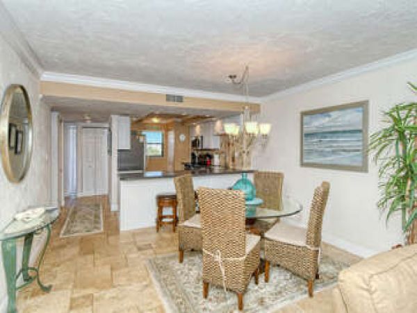Beachfront Condo Sleeps 6
