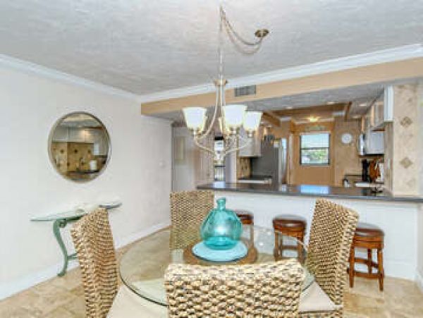 Beachfront Condo Sleeps 6