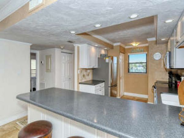 Beachfront Condo Sleeps 6