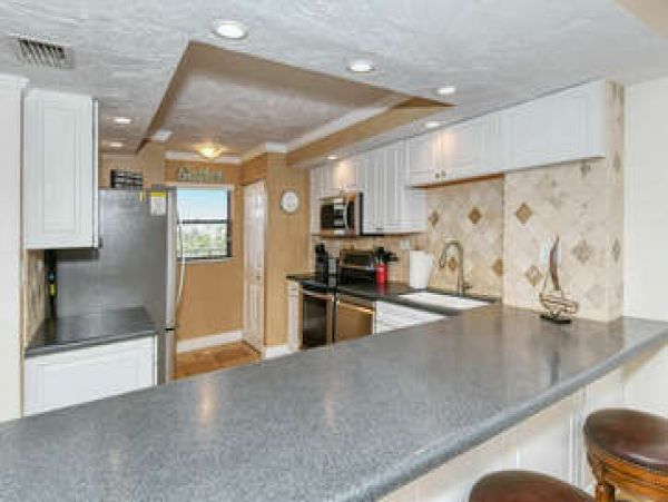 Beachfront Condo Sleeps 6