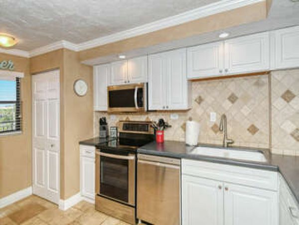 Beachfront Condo Sleeps 6