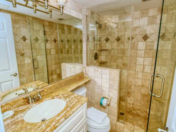 Beachfront Condo Sleeps 6