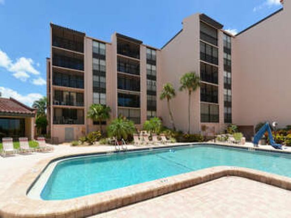 Beachfront Condo Sleeps 6