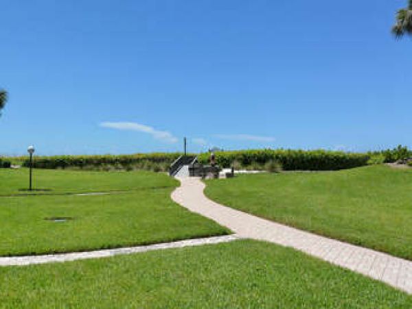 Beachfront Condo Sleeps 6