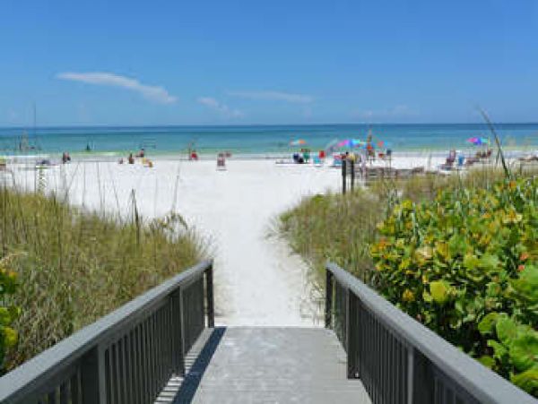 Beachfront Condo Sleeps 6