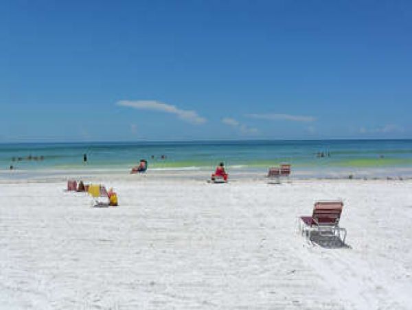 Beachfront Condo Sleeps 6