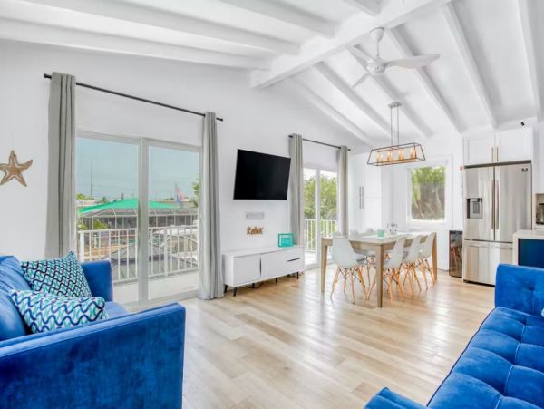 Canal-Front Vacation Home in Marathon Sleeps 8 Guests