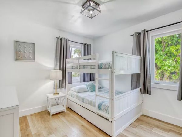 Canal-Front Vacation Home in Marathon Sleeps 8 Guests