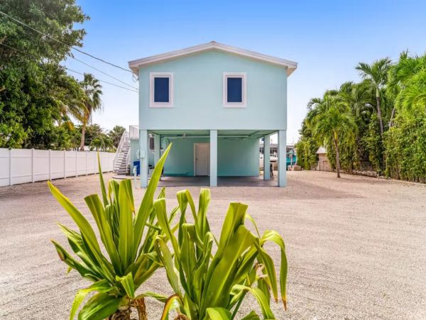 Canal-Front Vacation Home in Marathon Sleeps 8 Guests