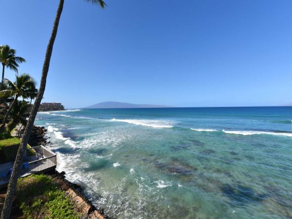 Oceanfront Vacation Condo in Kaanapali Sleeps 4 Guests