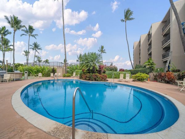 Oceanfront Vacation Condo in Kaanapali Sleeps 4 Guests