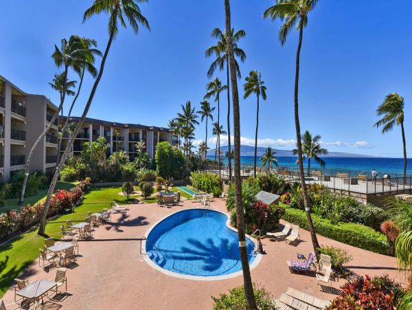 Oceanfront Vacation Condo in Kaanapali Sleeps 4 Guests