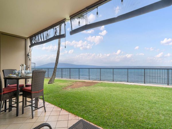 Oceanfront Vacation Condo in Kaanapali Sleeps 4 Guests