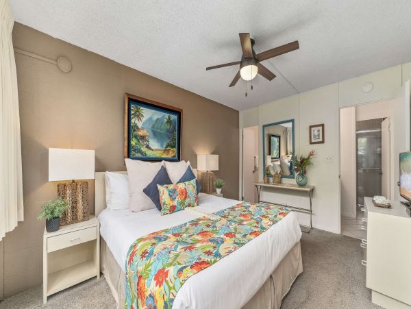 Oceanfront Vacation Condo in Kaanapali Sleeps 4 Guests
