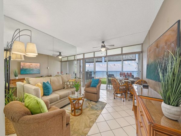 Oceanfront Vacation Condo in Kaanapali Sleeps 4 Guests