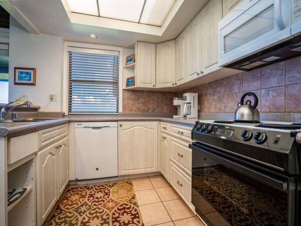 Kapalua Walk to Beach One Bedroom Vacation Rental 4 Guests