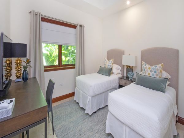 Cayman Islands Luxurious Vacation Villa Sleeps 6 Guests