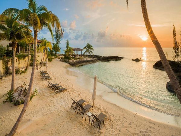 Cayman Islands Luxurious Vacation Villa Sleeps 6 Guests