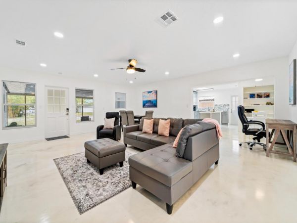 Modern Three Bedroom House in Bradenton Beach