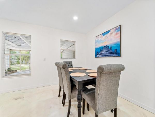 Modern Three Bedroom House in Bradenton Beach