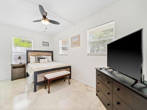 Modern Three Bedroom House in Bradenton Beach