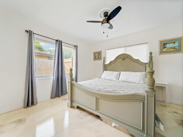 Modern Three Bedroom House in Bradenton Beach