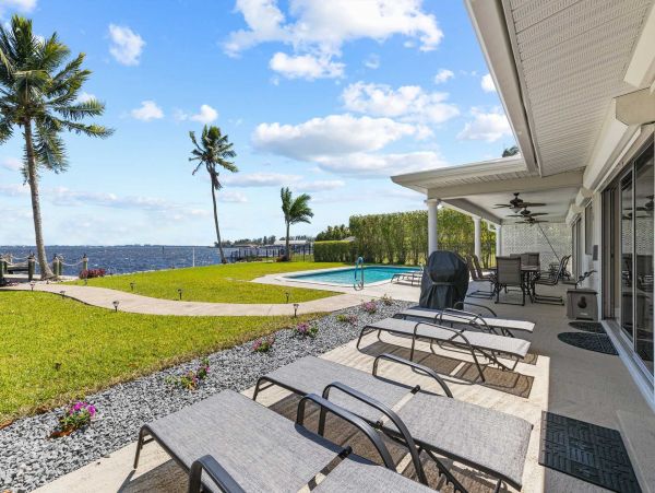 Outdoor Pool Villa on the Bay