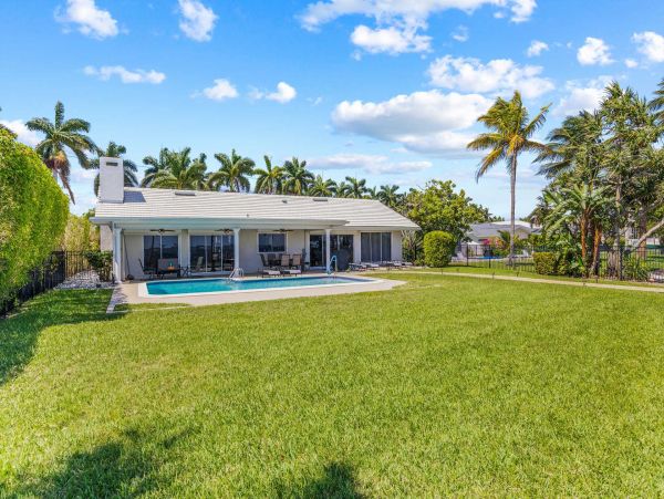 Outdoor Pool Villa on the Bay